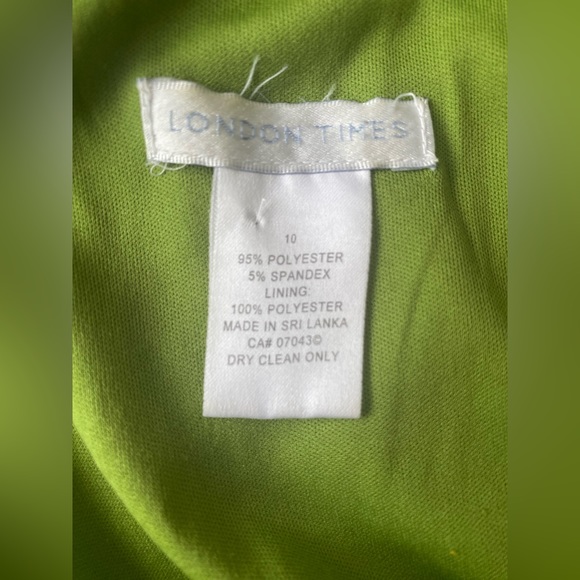 116-You Are Charming 💚London Times Emerald Green Dress - Picture 6 of 10